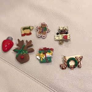 Christmas brooches/pins lot of 7